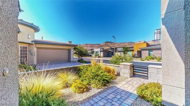 Building Photo - 6714 Desert Crimson St