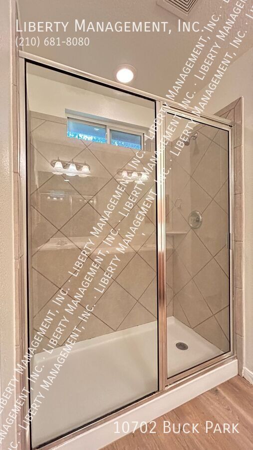 Building Photo - 10702 Buck Park