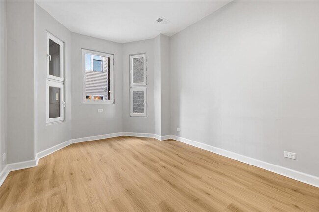 Building Photo - 3751 N Clifton Ave