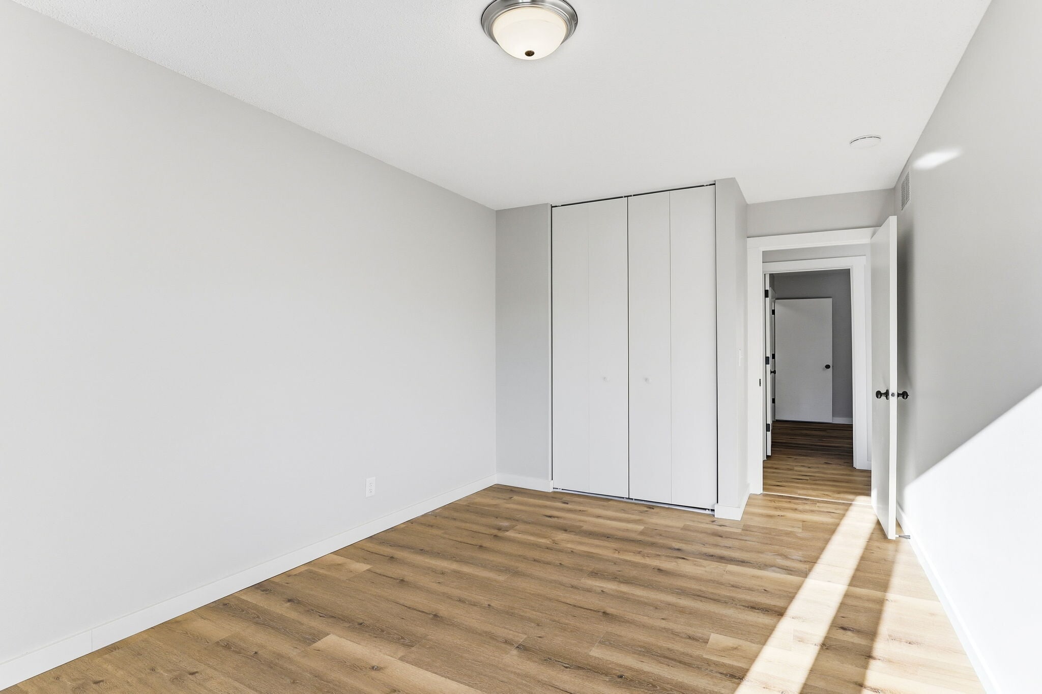 Building Photo - 351 W Eagle Lake Dr