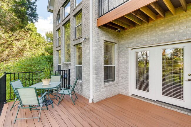 Building Photo - Beautiful Home in Great Hills!