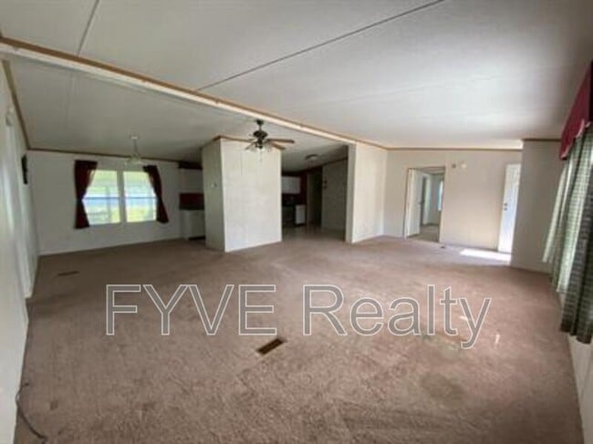 Building Photo - 282 Fountain Lake Dr