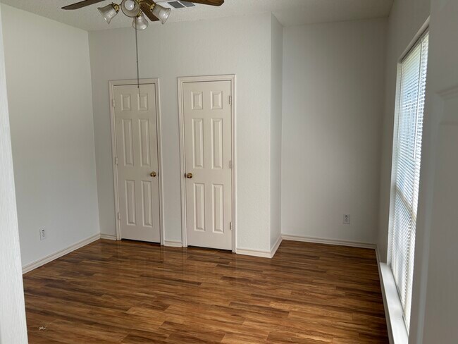 Building Photo - 514 Big Oak Ct