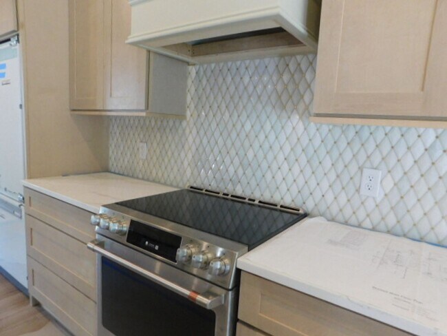 Building Photo - Lovely Remodeled Home In Hilton Head Plantation