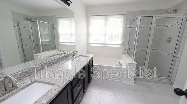 Building Photo - 205 Brook Creek Dr