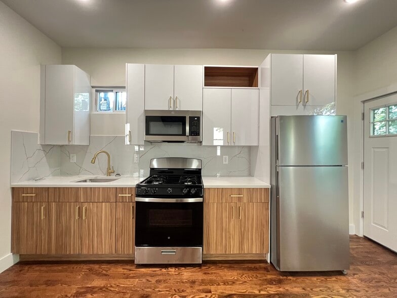 Unit 2 - 44 Van Nostrand Ave