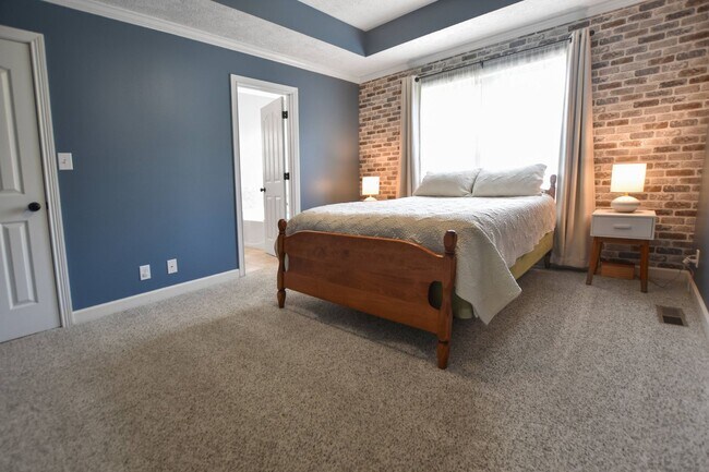 Building Photo - Pet Friendly Three Bedroom with Bonus!