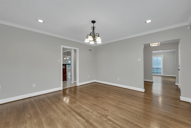 Building Photo - 3215 Milburn St