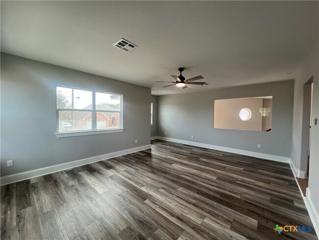 Building Photo - 5899 Denmans Loop