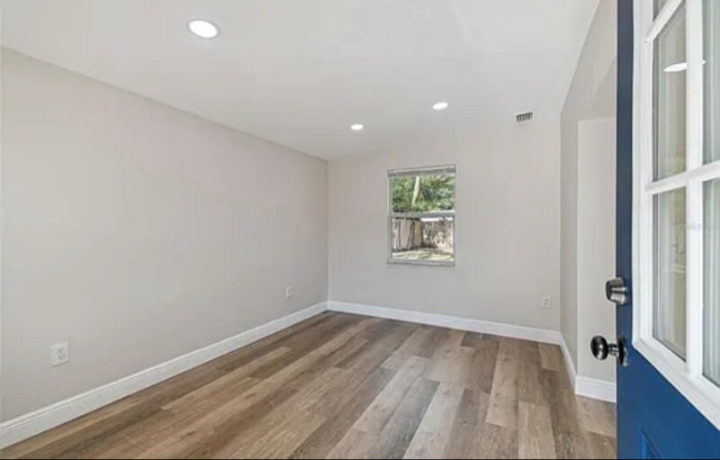 Building Photo - 1914 E Crenshaw St