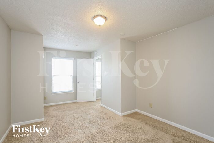 Building Photo - 10077 Pine Grove Way