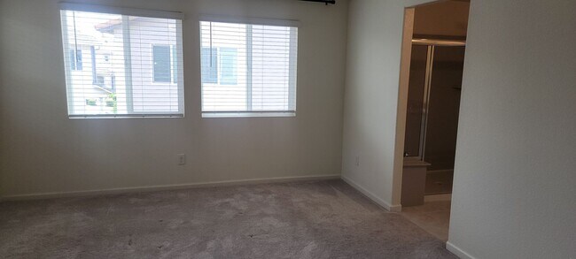 Building Photo - Come home to this Beautiful Newer 3 Bedroom 2.5 bath home