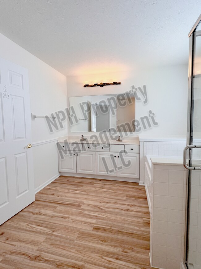 Building Photo - 11726 Kingwood Ct