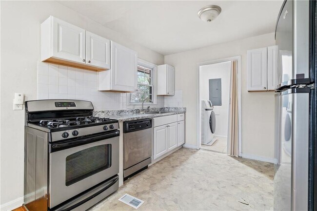 Building Photo - 681 Toliver St NE