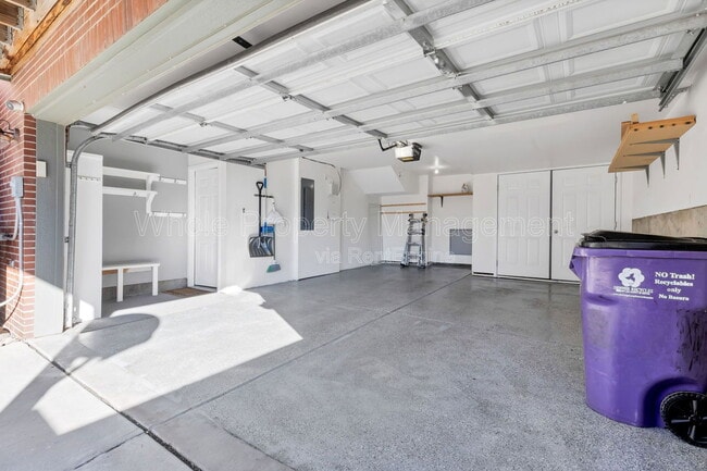 Building Photo - 2933 Central Park Blvd