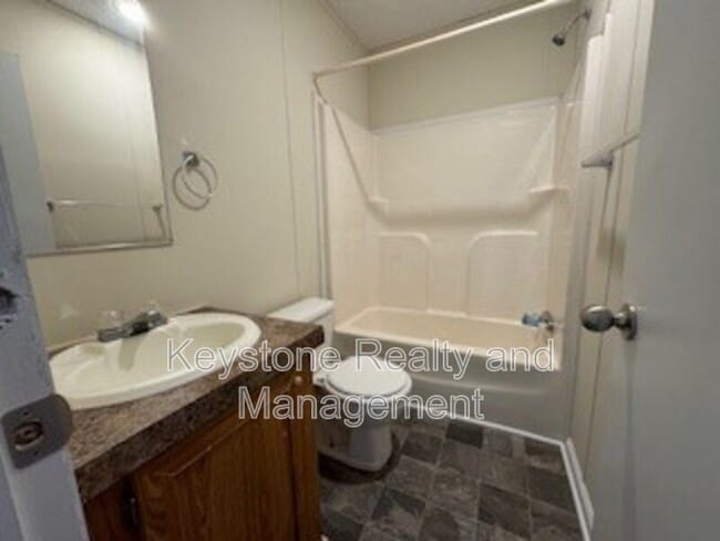 Building Photo - 815 Monroe Ln