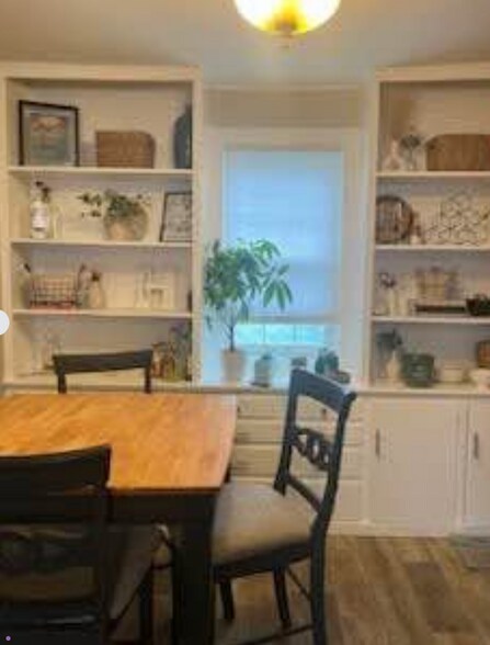 eat in kitchen - 245 Union St