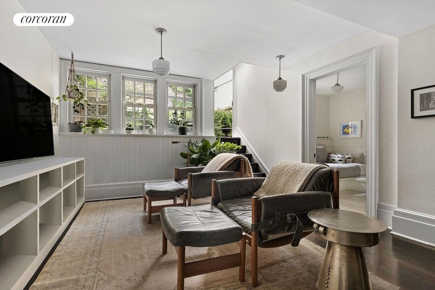 Building Photo - 29 Bethune St