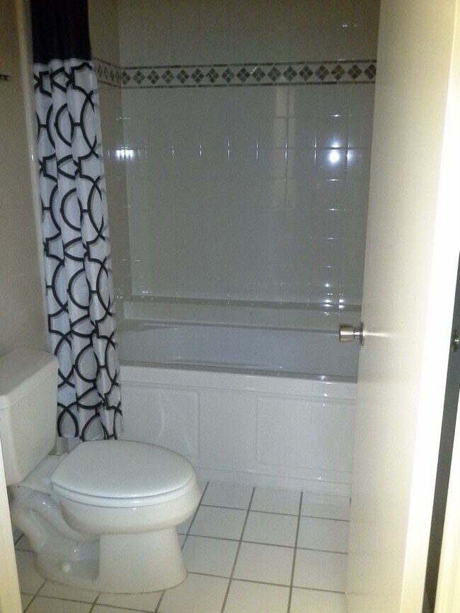 Building Photo - Terrific updated 2Br/2Ba condo in Bernardo Heights - Lomas Bernardo Complex