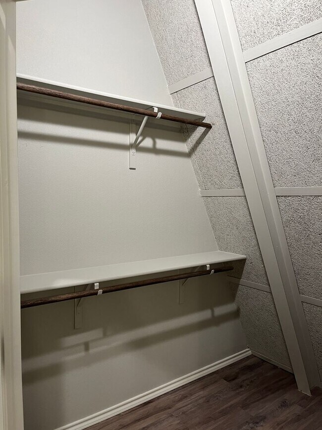 Building Photo - The Courtyard Lofts ~ Two Bedroom Apartment