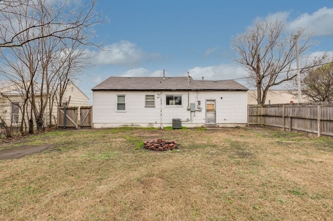 Building Photo - 2 bedroom 1 bath home