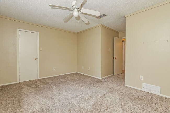 Building Photo - Amazing home ready to move in!