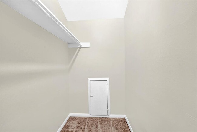 Building Photo - 737 E Brown Ln