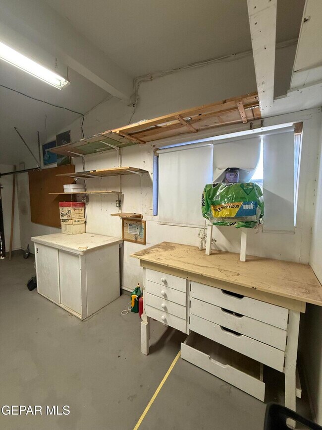 Building Photo - 10449 Chinaberry Dr