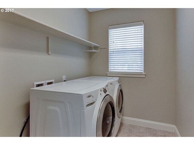 Building Photo - Bright and Open Floor Plan with Fireplace, Attached Garage & Vaulted Ceilings