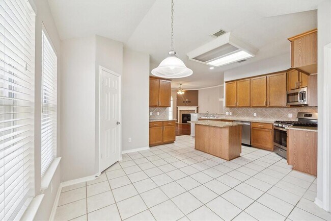 Building Photo - 7002 Bossut Dr