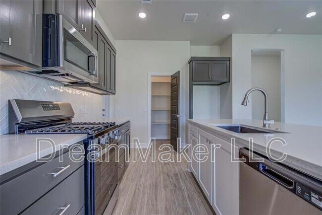 Building Photo - 207 Hope Ave