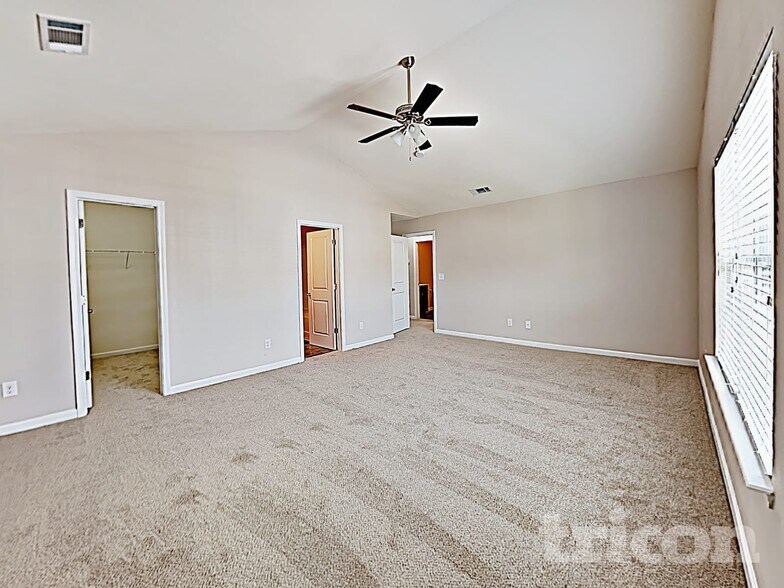 Building Photo - 2414 Dewey Creek Ln