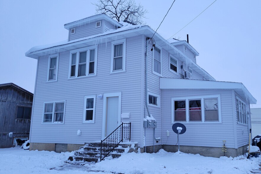 Building Photo - 1025 C Ave