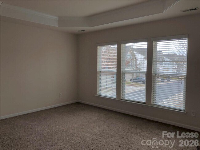 Building Photo - 6032 Carrollton Ln