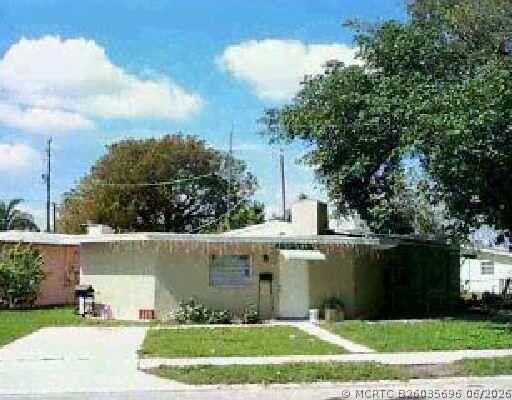 Building Photo - 2025 Delphia St