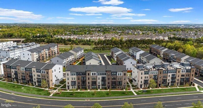 Building Photo - 43298 Farringdon Sq