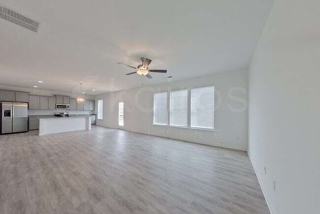 Building Photo - 100 English Oak Ln