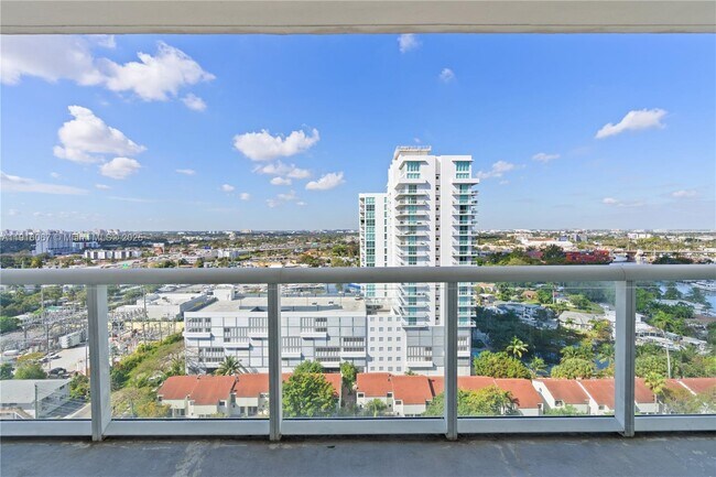 Building Photo - 1871 NW S River Dr