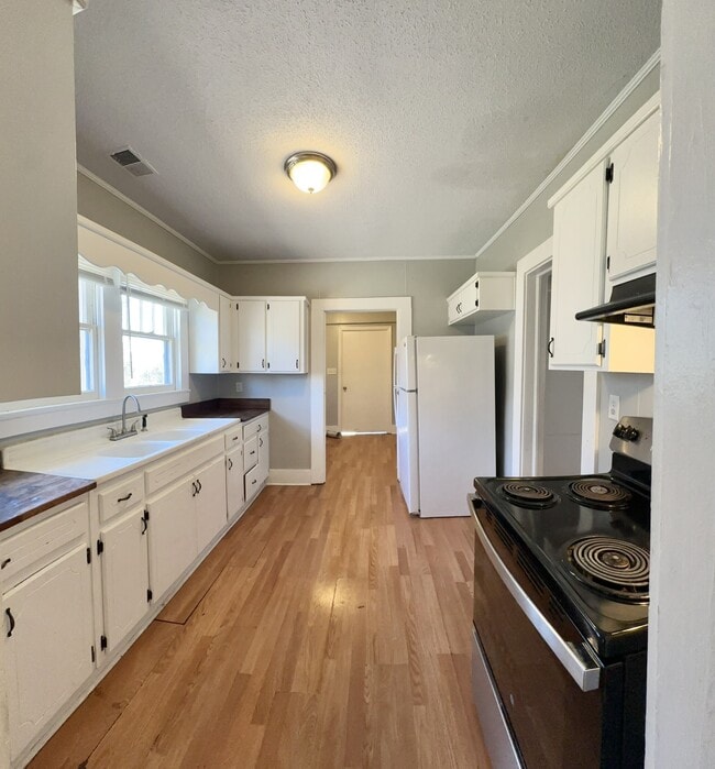 Building Photo - 1307 3rd Ave N