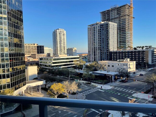 Building Photo - 400 Central Ave