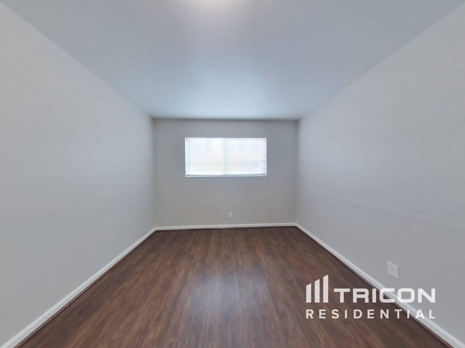 Building Photo - 325 Ladera Dr