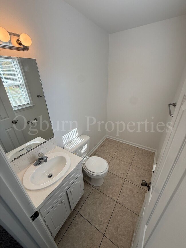 Building Photo - 1688 Guilford Dr