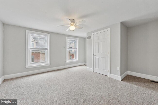 Building Photo - 158 Green Ln