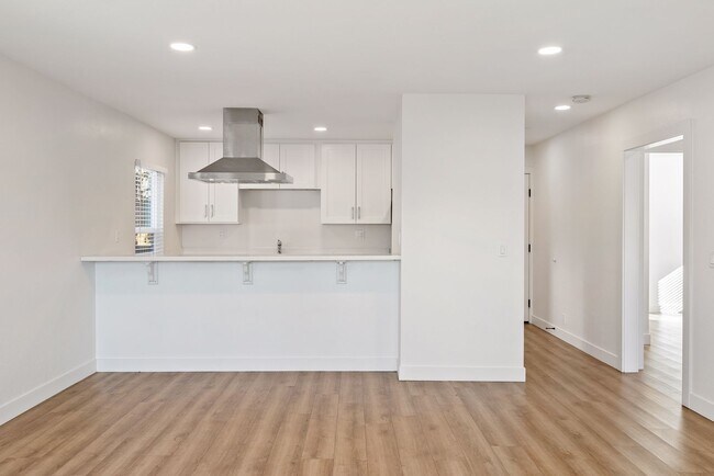 Building Photo - 2048 Swazey St