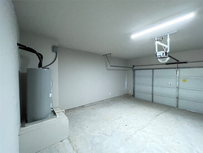 Building Photo - 9801 Grosbeak Ln