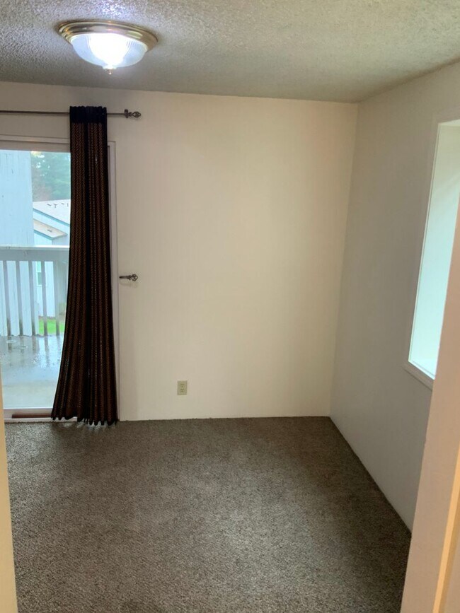 Building Photo - 1 Bedroom Condo in Southwest Eugene