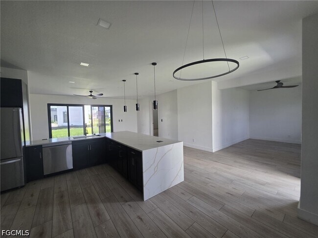 Building Photo - 1220 Chiquita Blvd N
