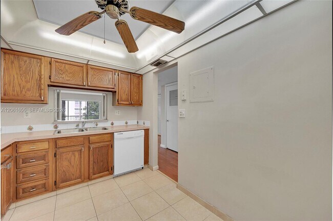 Building Photo - 1100 NW 87th Ave