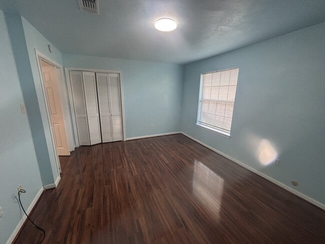 Building Photo - 1009 Augusta Dr