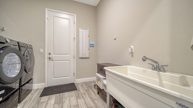 Building Photo - Furnished 4-Bedroom Home with Pool in The Sought After Neighborhood Of Rivo Lakes!!